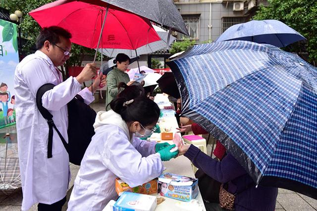 攜手防治糖尿病，守護健康新生活——湖南省疾控中心專家進社區開展主題宣傳與服務